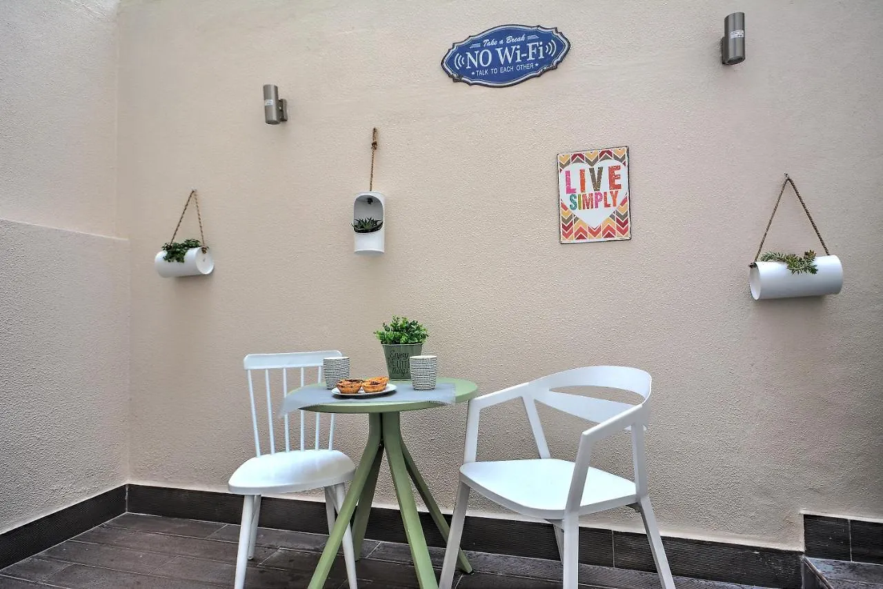 Traditional Apartment With A Terrace, Ac And Fast Internet Lisboa